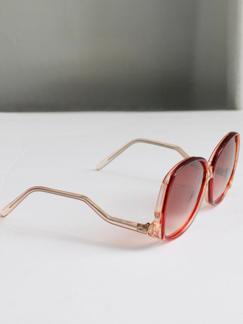Vintage 70s 80s Wave Legs Red Large Round Frames Women's Sunglasses - Picture 3 of 8